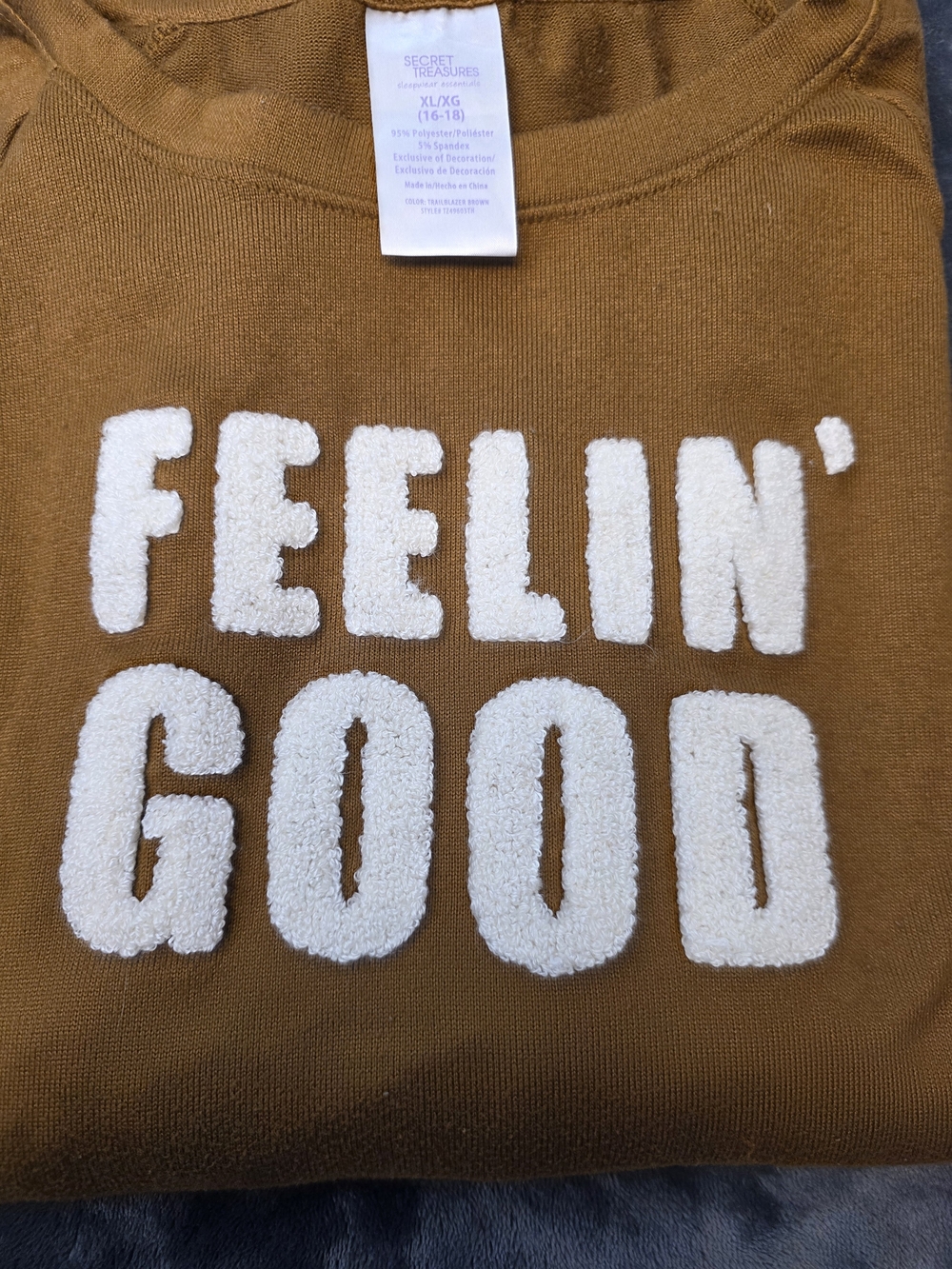 Secret Treasures Brown Feelin' Good Long-Sleeve Pullover - Picture 2 of 4